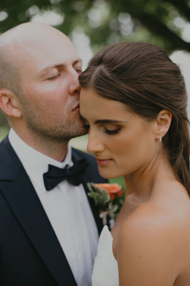 What to Expect When Booking a Luxury Wedding Photographer